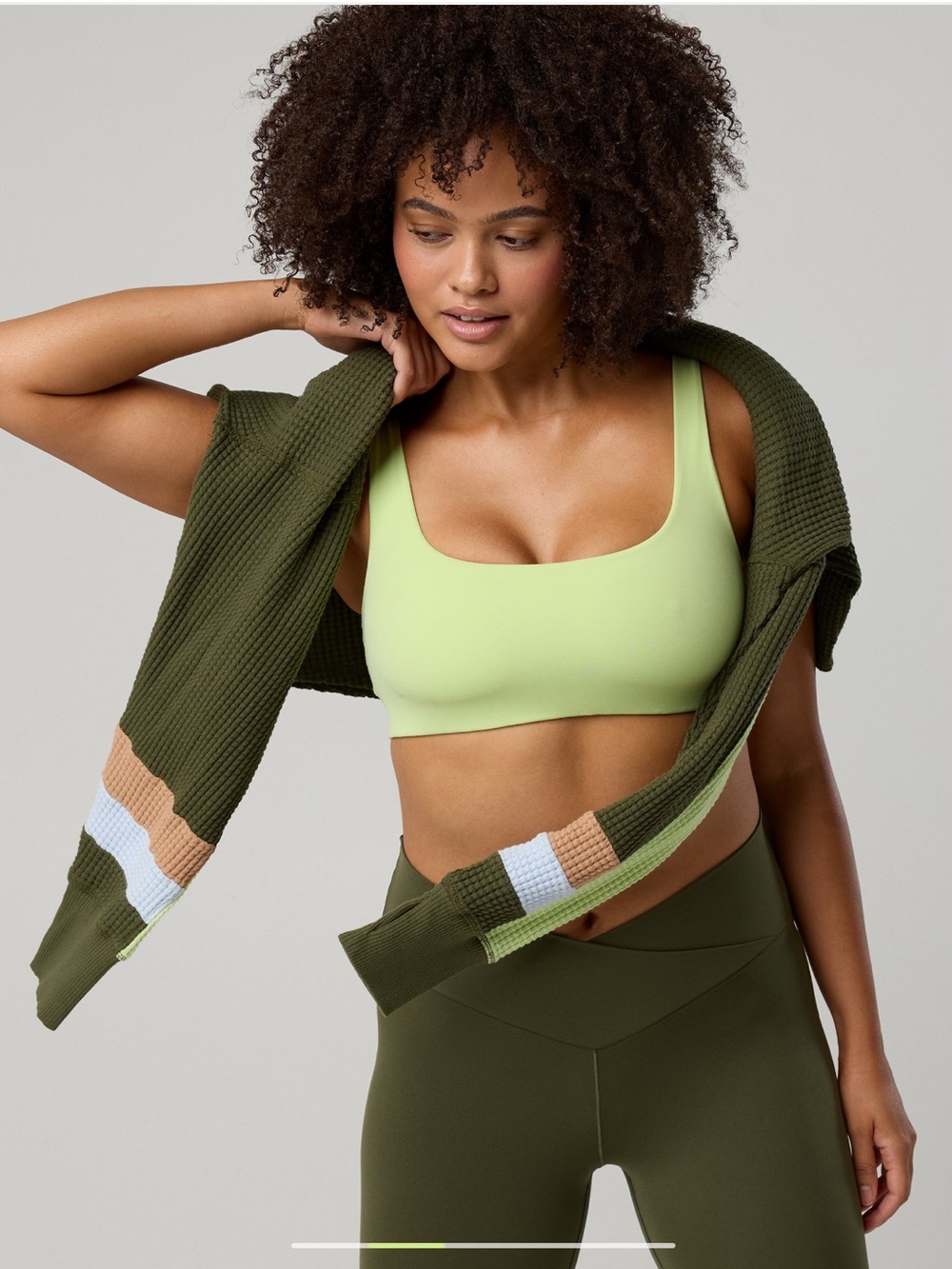 Seamless Scoop-Neck Sports Bra in Light Green